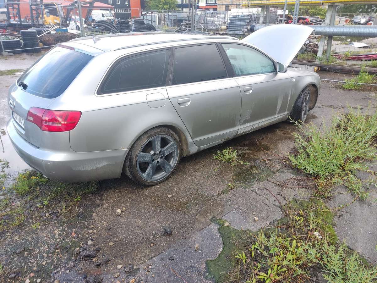 Audi A6 2006 — салон