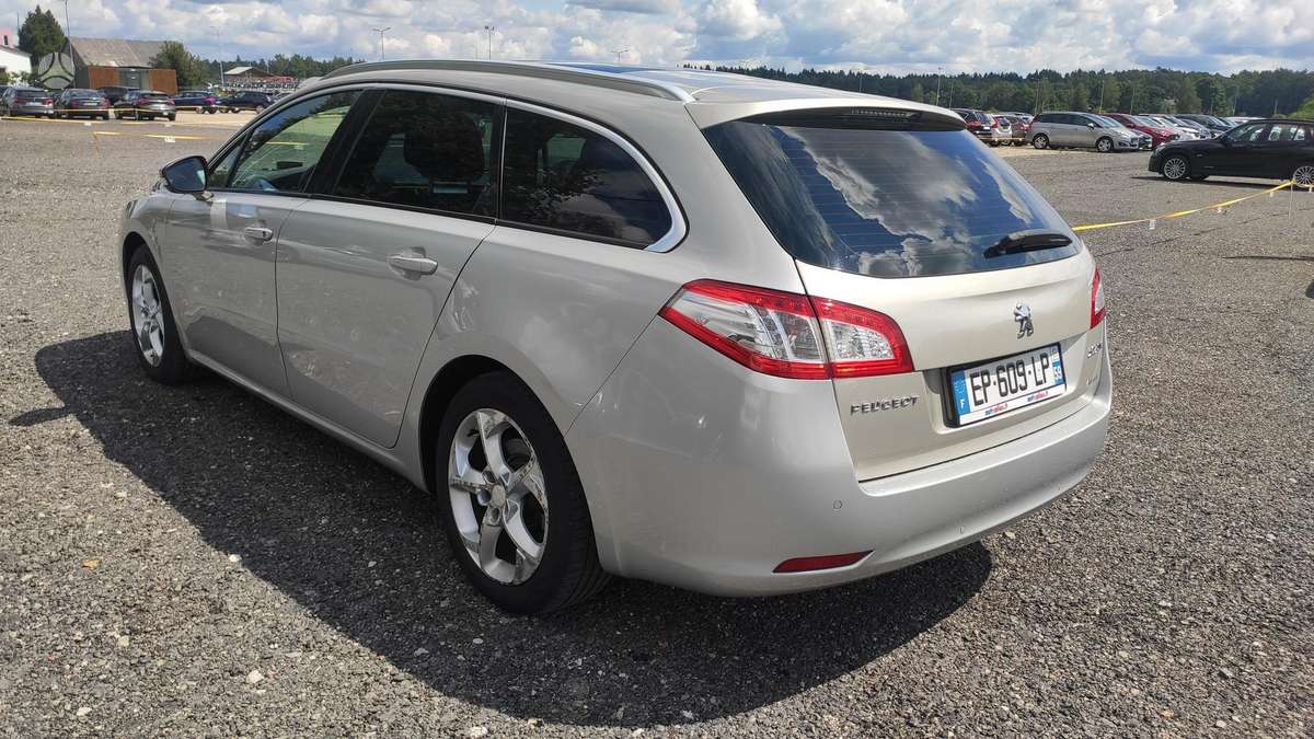 Peugeot 508 2012 — двигун 1560 cm³, 111 HP (82kW)