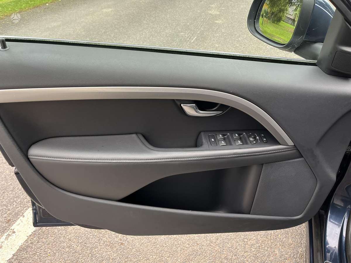 Volvo V70 2012 — photo 16