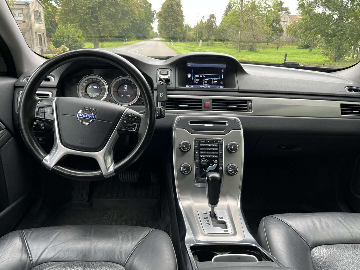 Volvo V70 2012 — photo 8