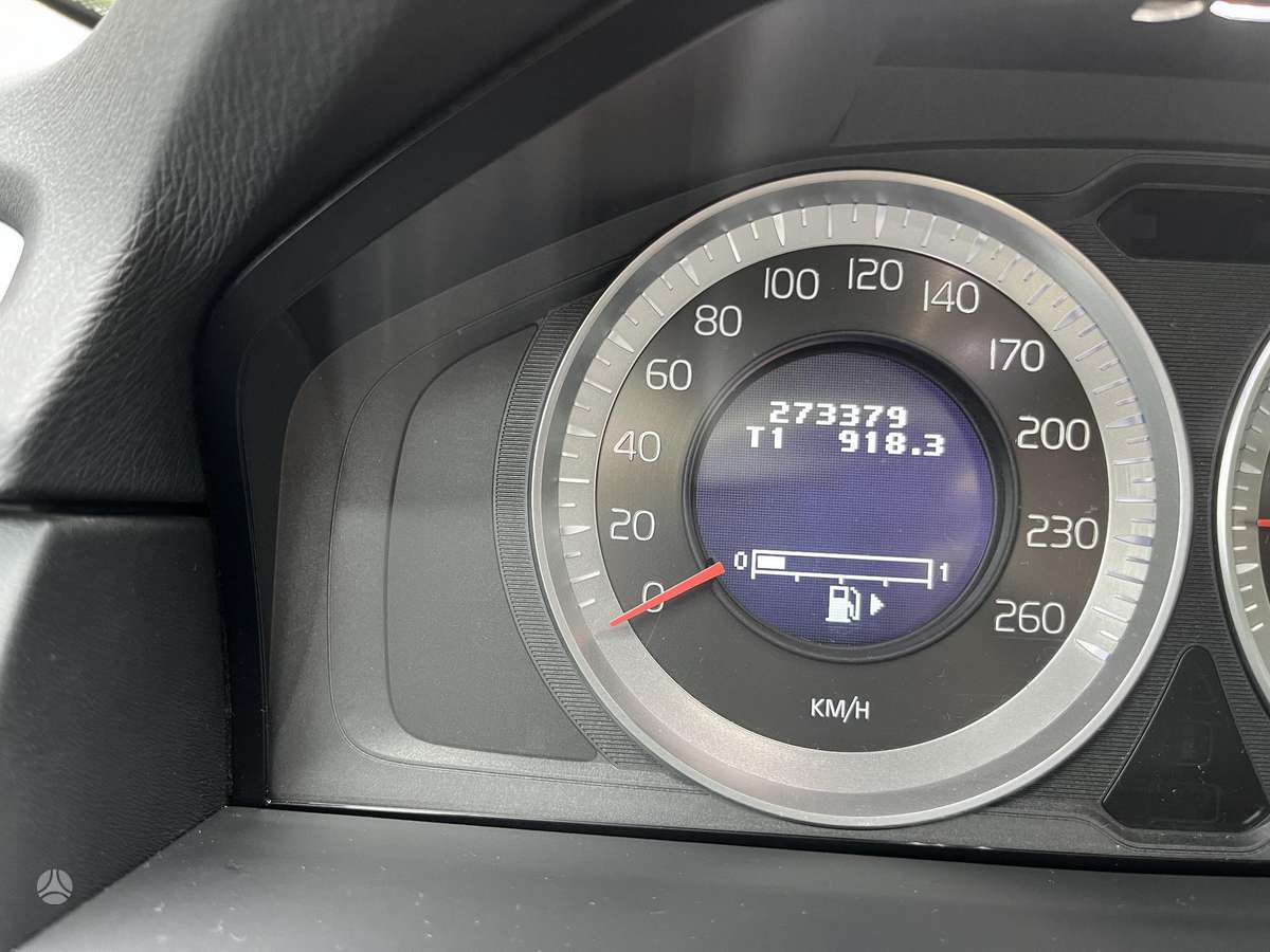 Volvo V70 2012 — photo 9