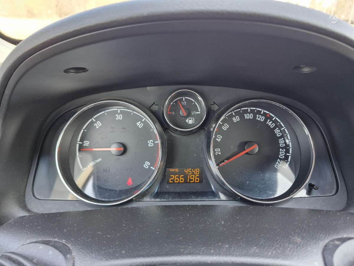 Opel Antara 2012 — photo 12