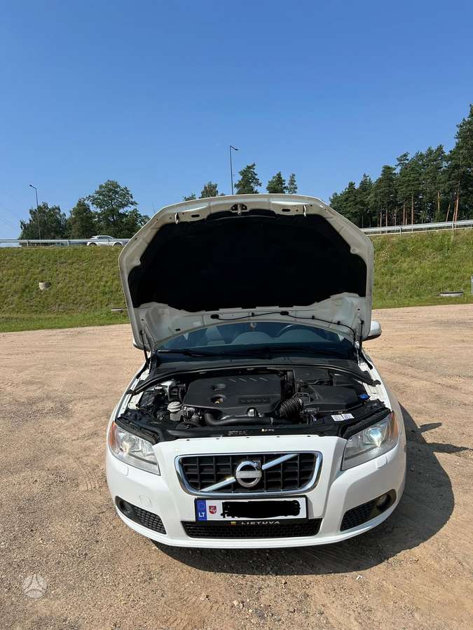 Volvo V70 2012 — вигляд ззаду