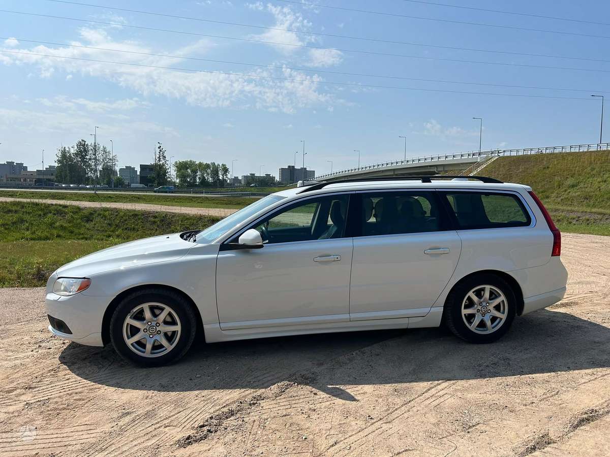 Volvo V70 2012 — салон