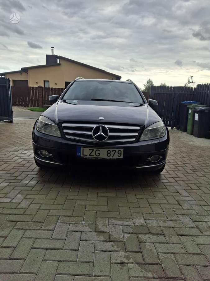Mercedes-Benz C220 2010 — rear view