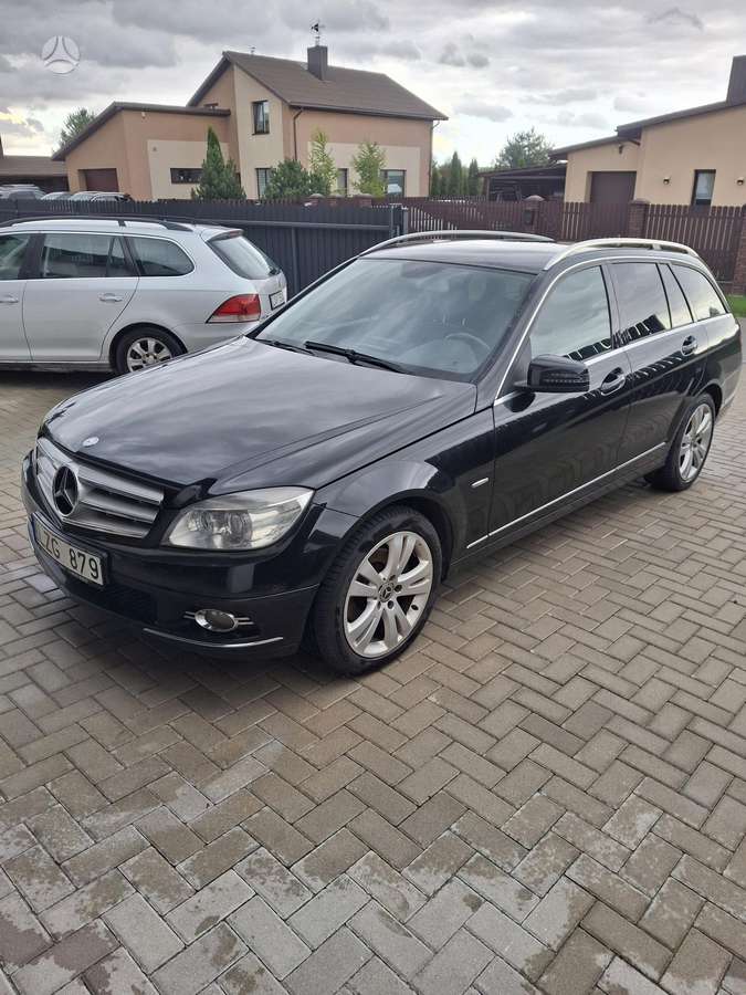Mercedes-Benz C220 2010 — interior