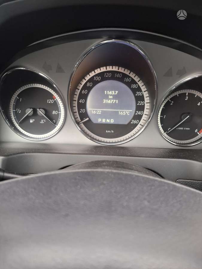 Mercedes-Benz C220 2010 — photo 7