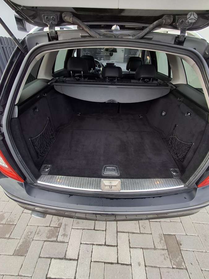 Mercedes-Benz C220 2010 — photo 9