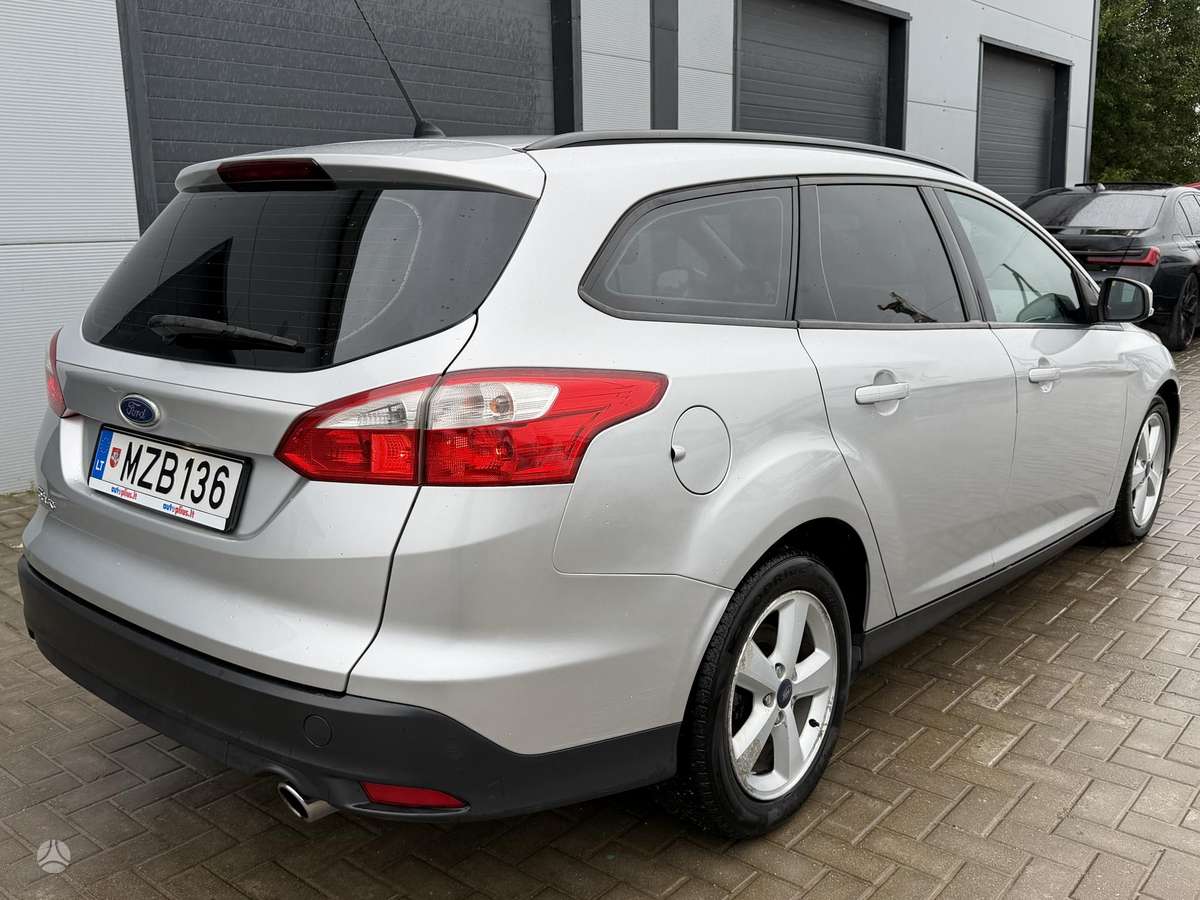 Ford Focus 2011 — photo 10