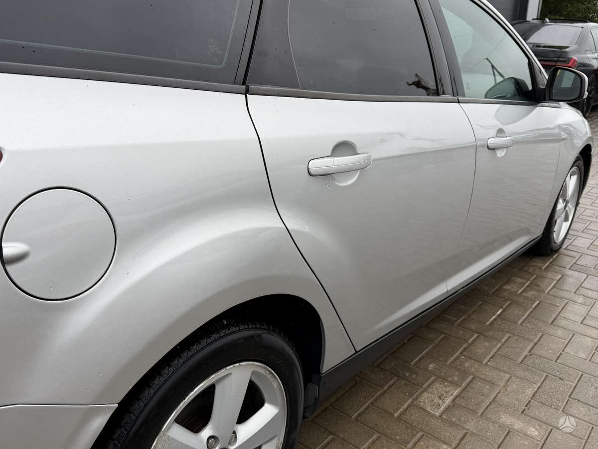 Ford Focus 2011 — photo 11