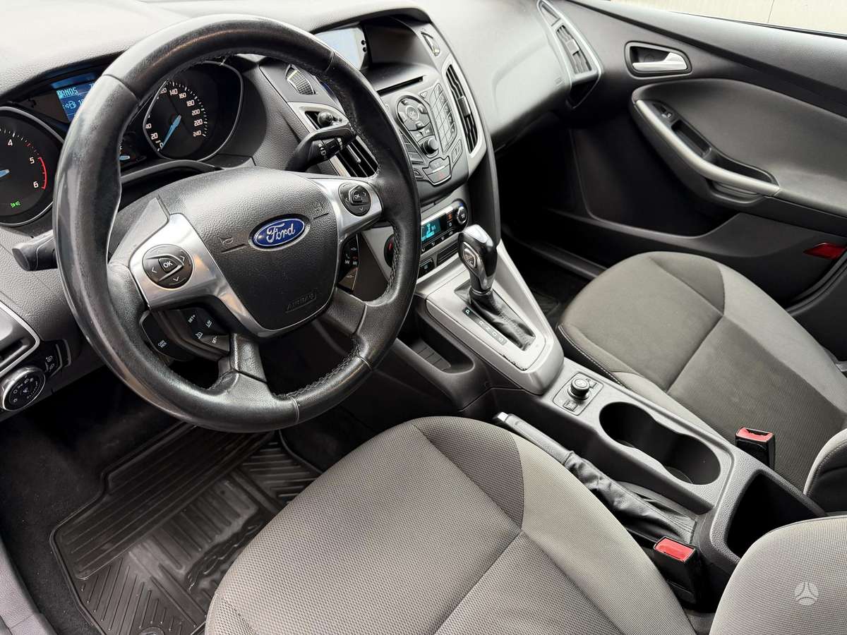Ford Focus 2011 — photo 15
