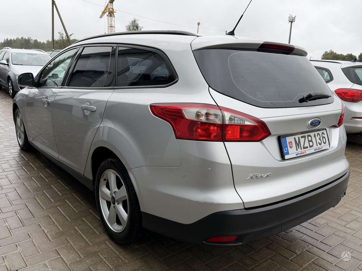 Ford Focus 2011 — photo 6
