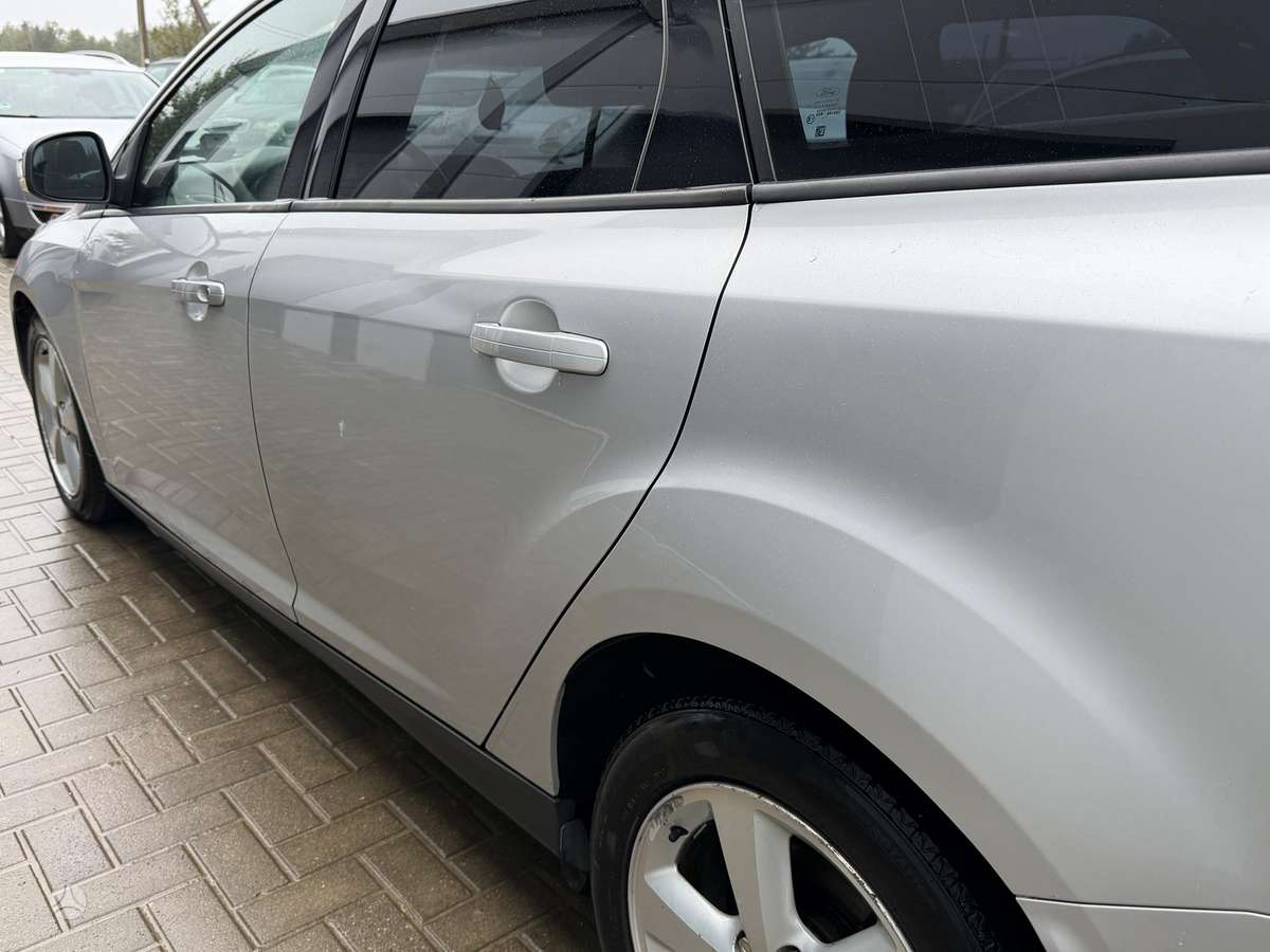 Ford Focus 2011 — photo 7