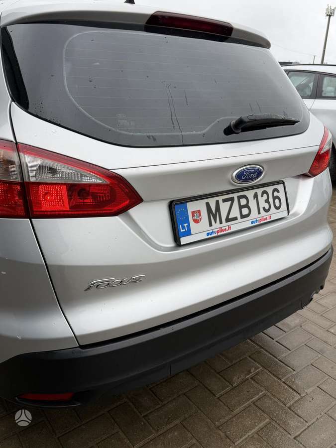 Ford Focus 2011 — photo 8