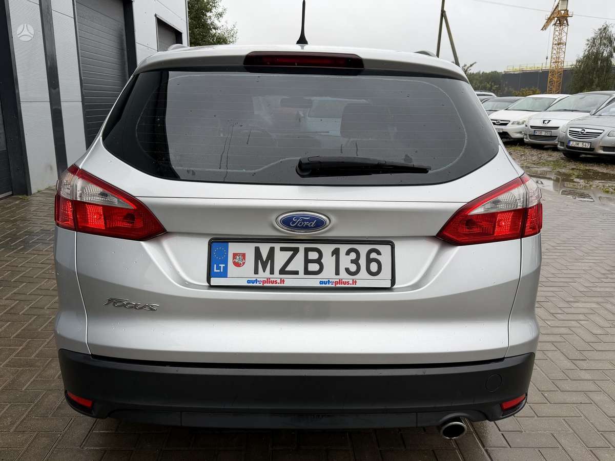 Ford Focus 2011 — photo 9