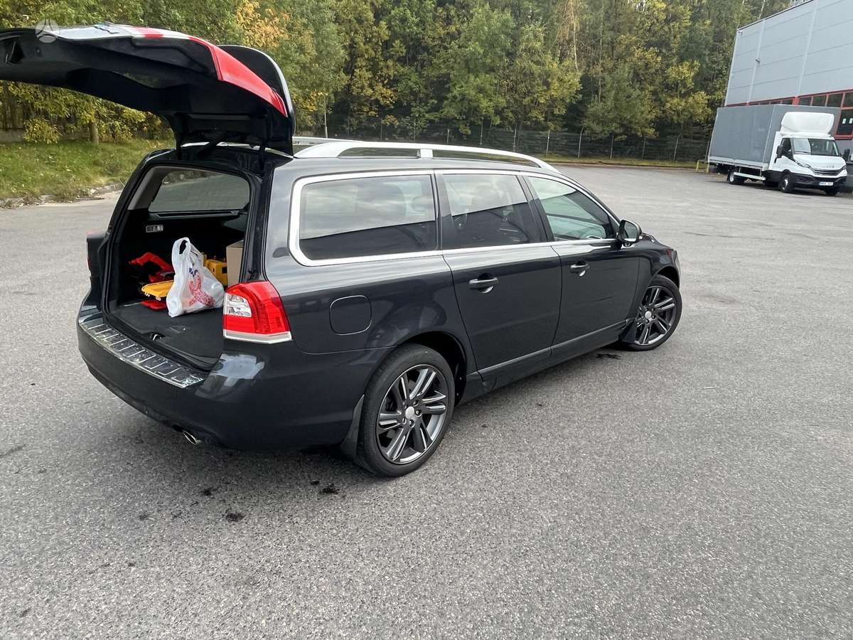 Volvo V70 2014 — interior