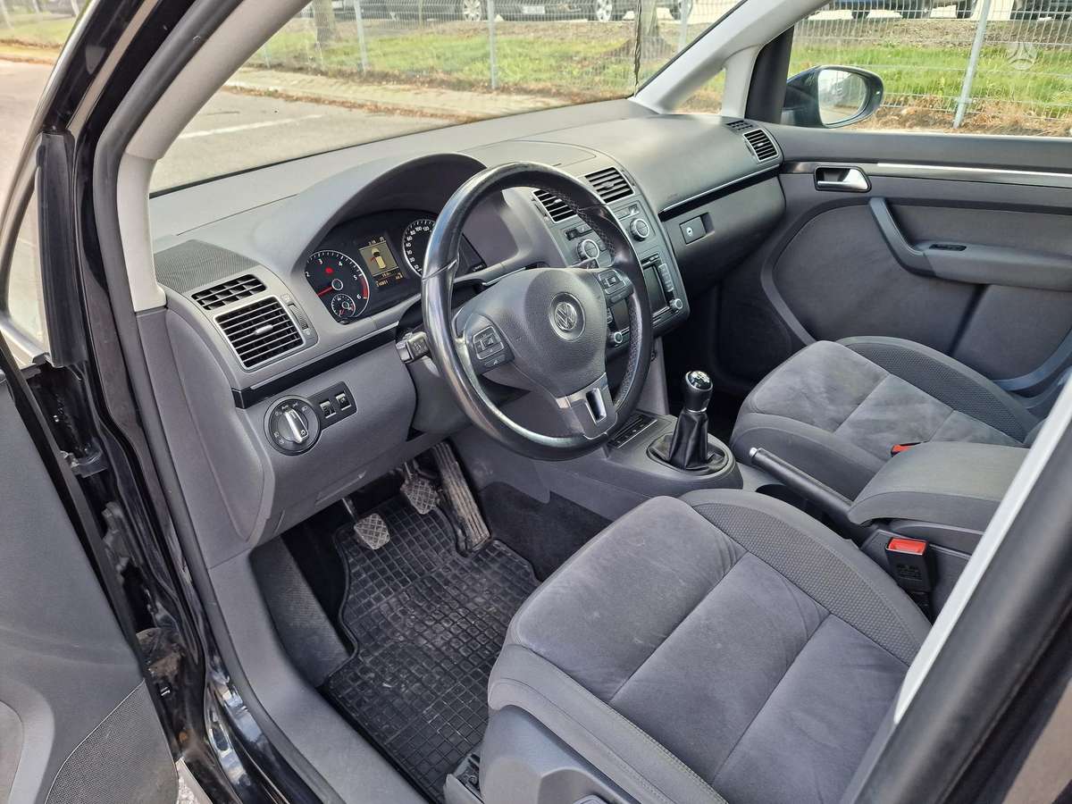 Volkswagen Touran 2012 — photo 11