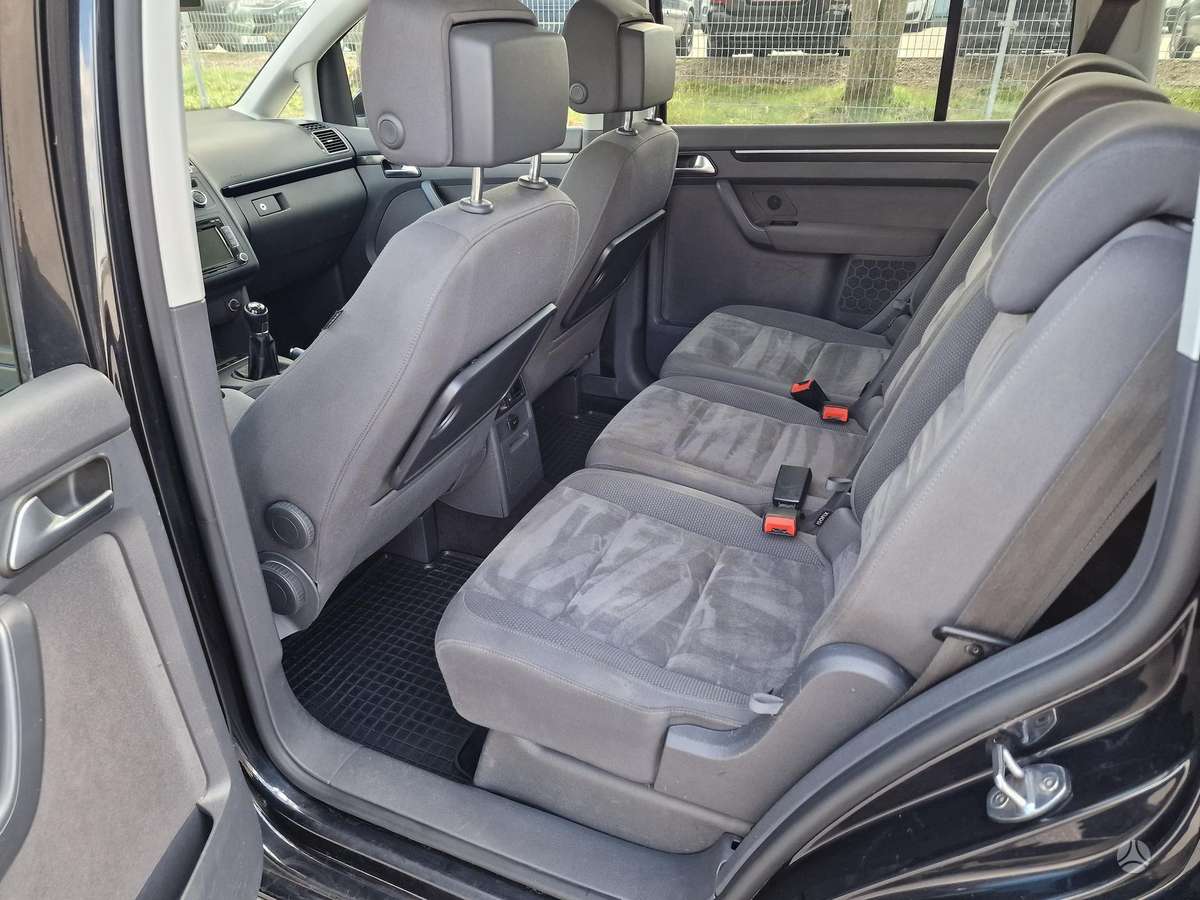 Volkswagen Touran 2012 — photo 12