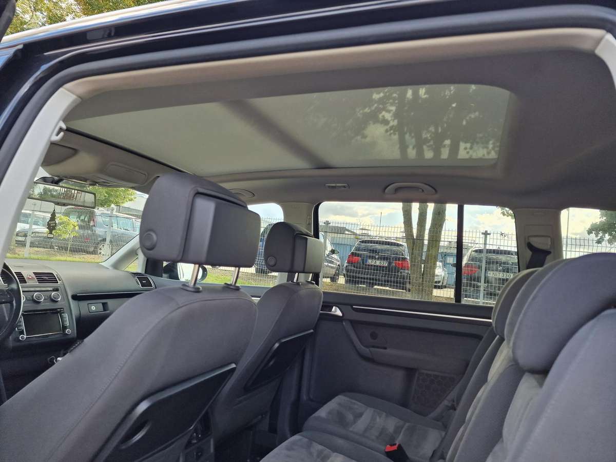 Volkswagen Touran 2012 — photo 13