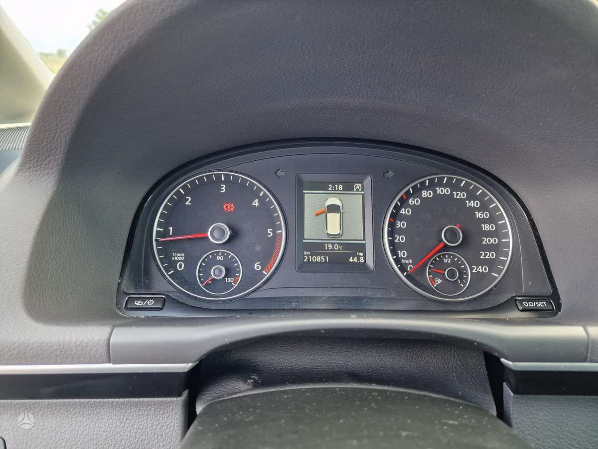 Volkswagen Touran 2012 — photo 15
