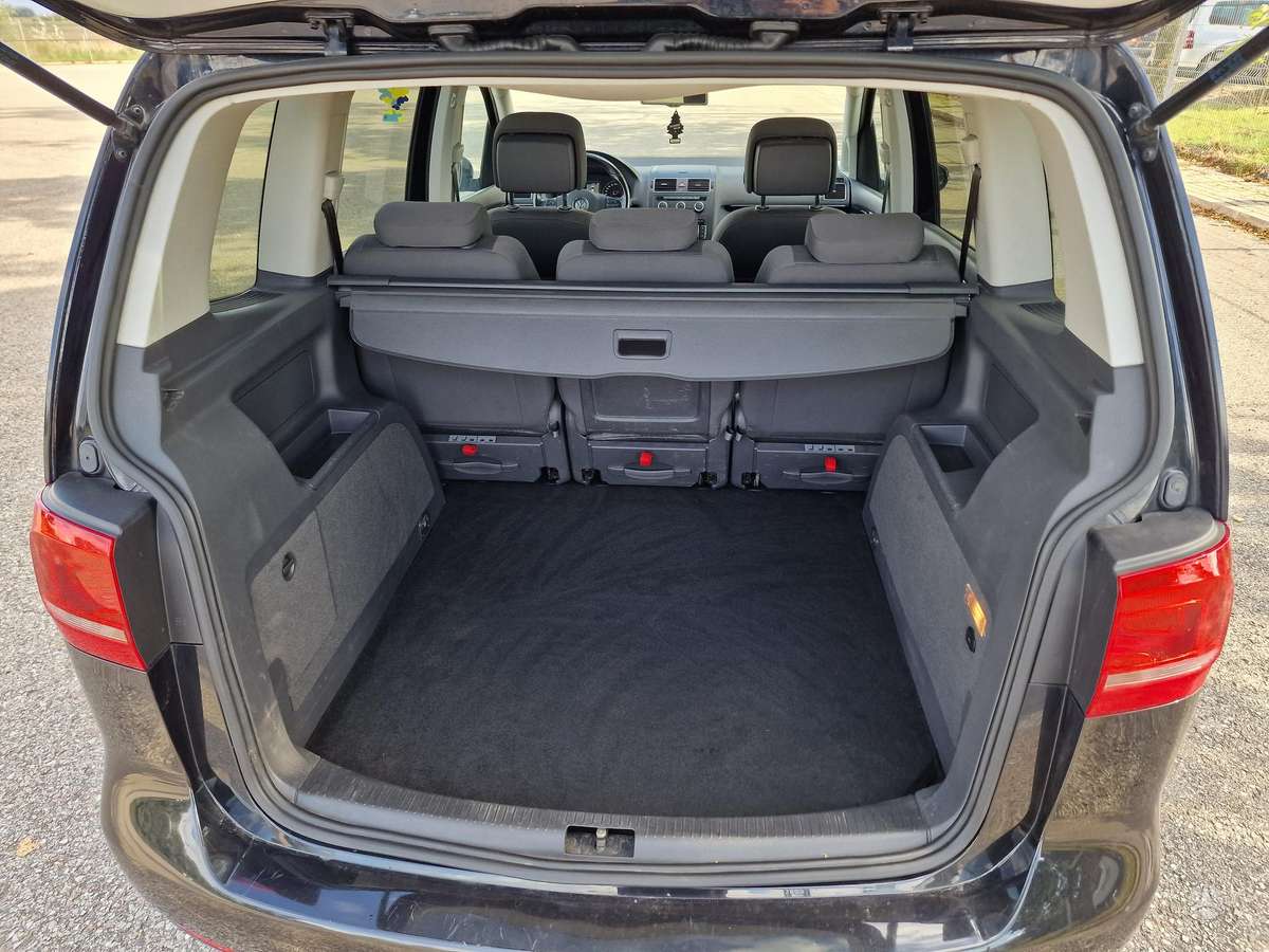 Volkswagen Touran 2012 — photo 16