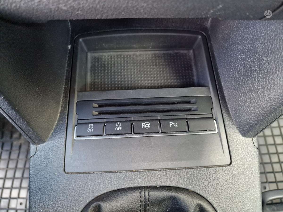 Volkswagen Touran 2012 — photo 17