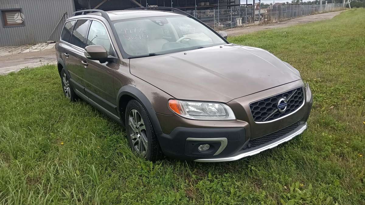 Volvo XC70 2015 — rear view
