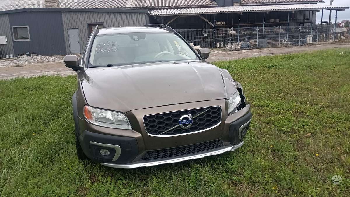 Volvo XC70 2015 — interior