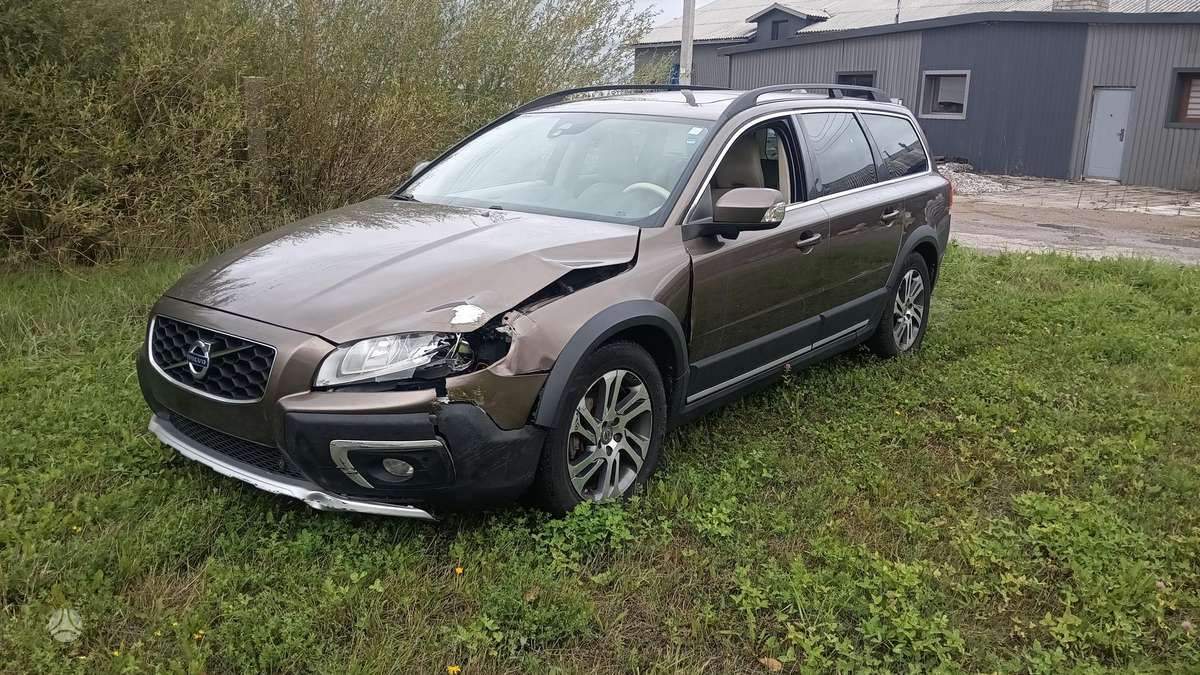 Volvo XC70 2015 — engine 3200 cm³, 243 HP (179kW)