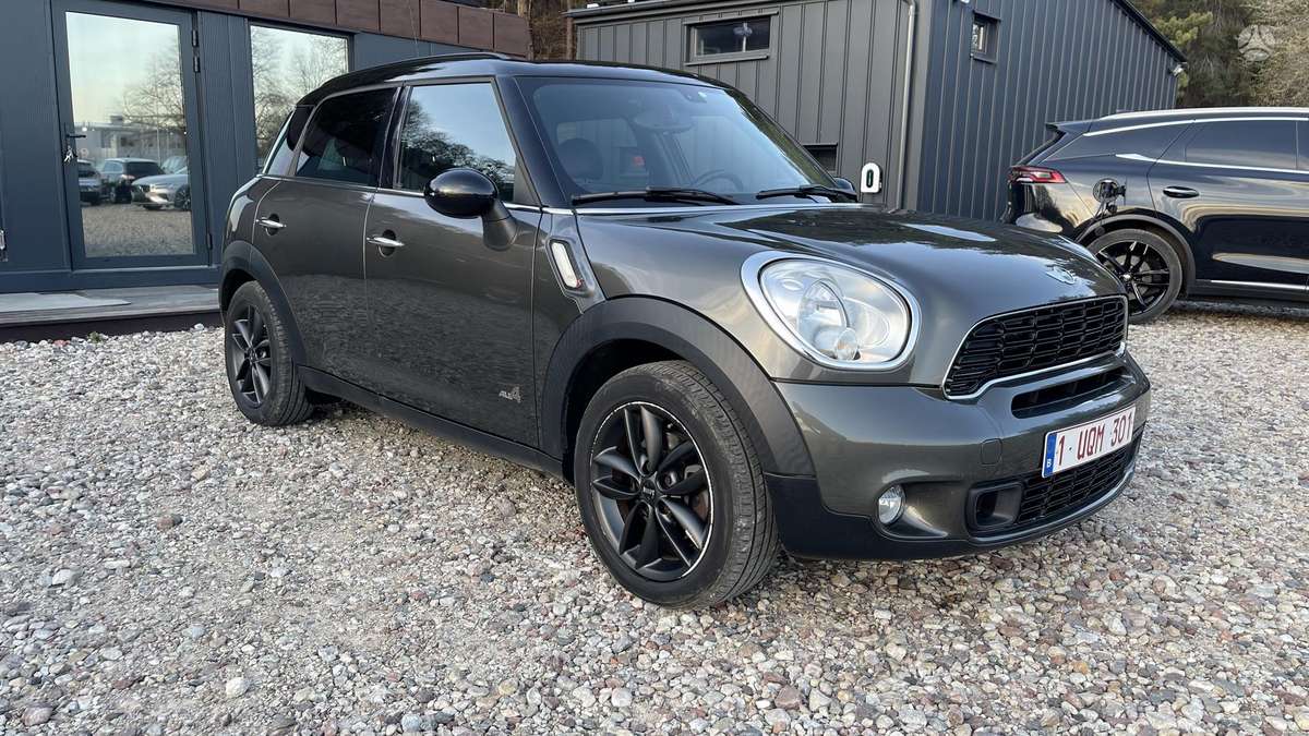 Mini Countryman 2012 — rear view