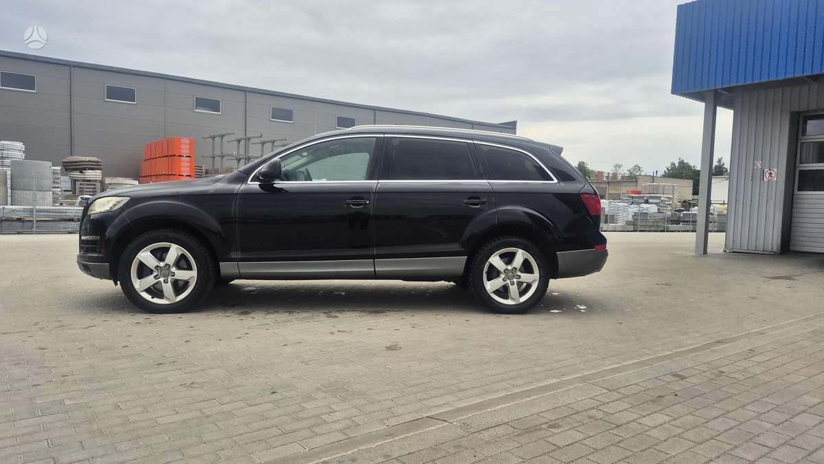 Audi Q7 2011 — салон