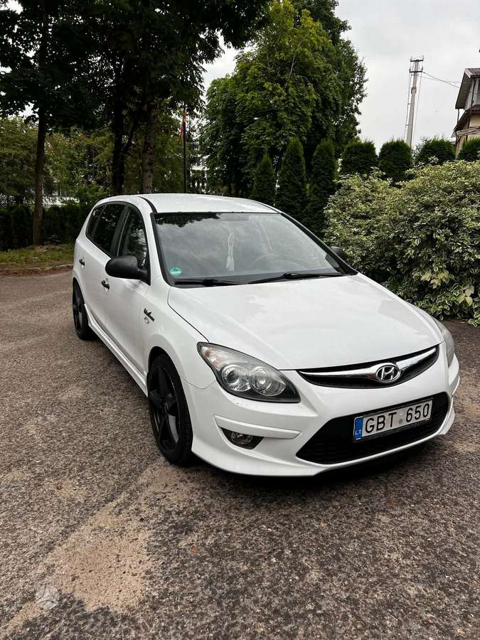 Hyundai i30 2010 — салон