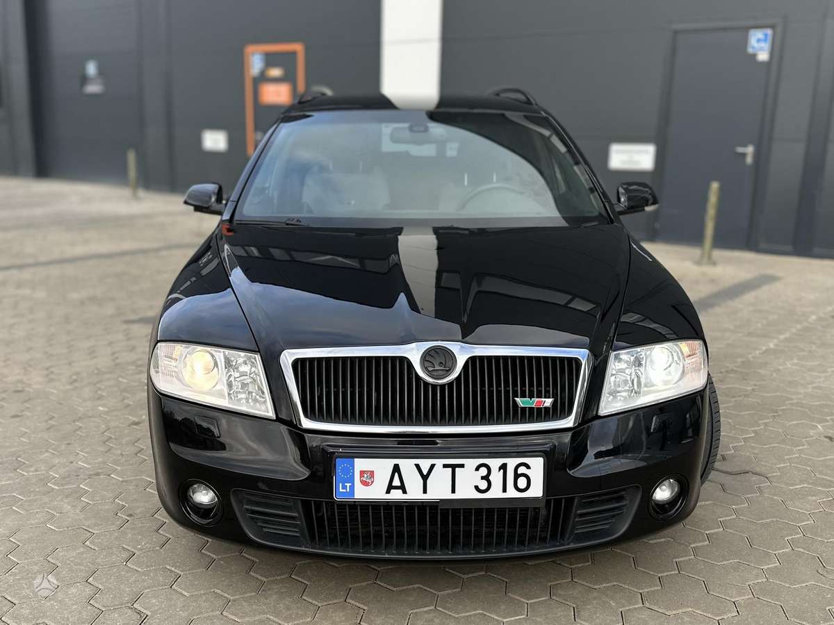 Skoda Octavia 2007 — rear view