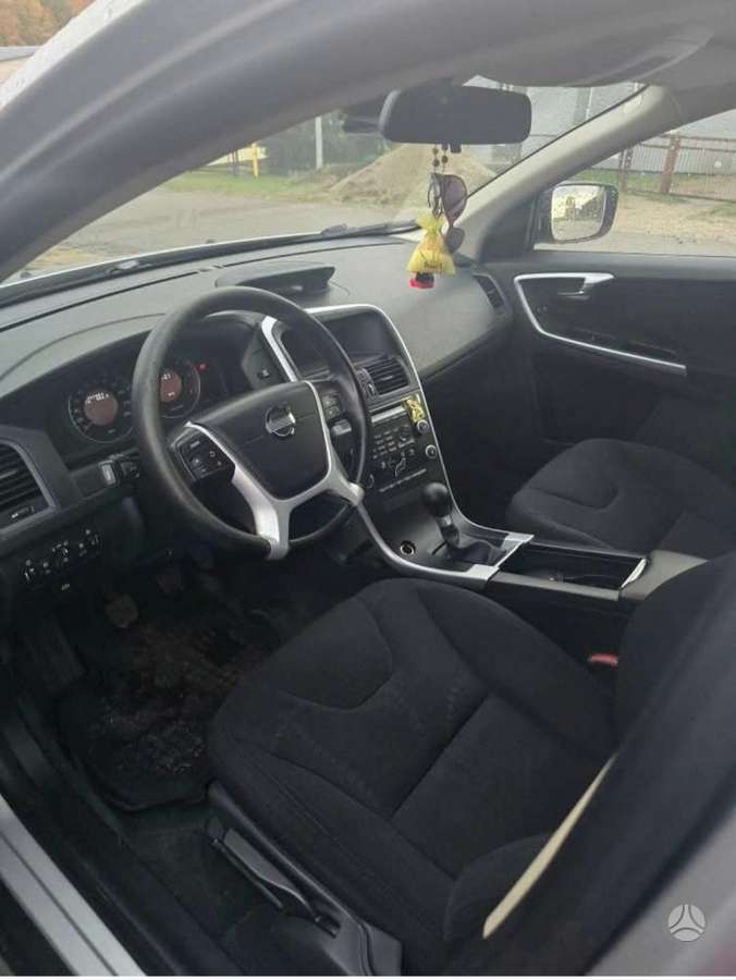 Volvo XC60 2010 — двигун 2400 cm³, 175 HP (129kW)