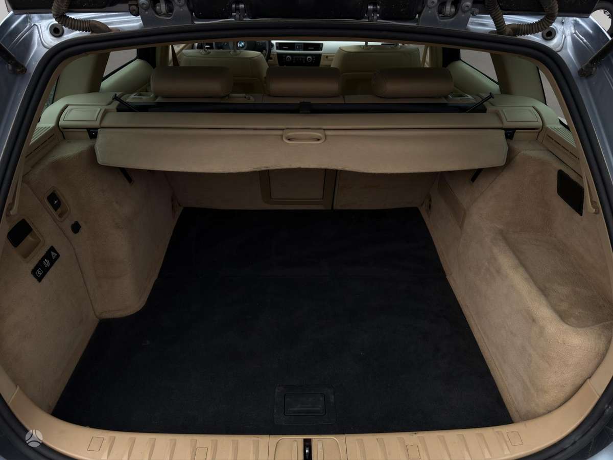 BMW 330 2010 — photo 11