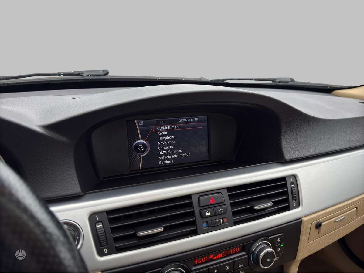 BMW 330 2010 — photo 18