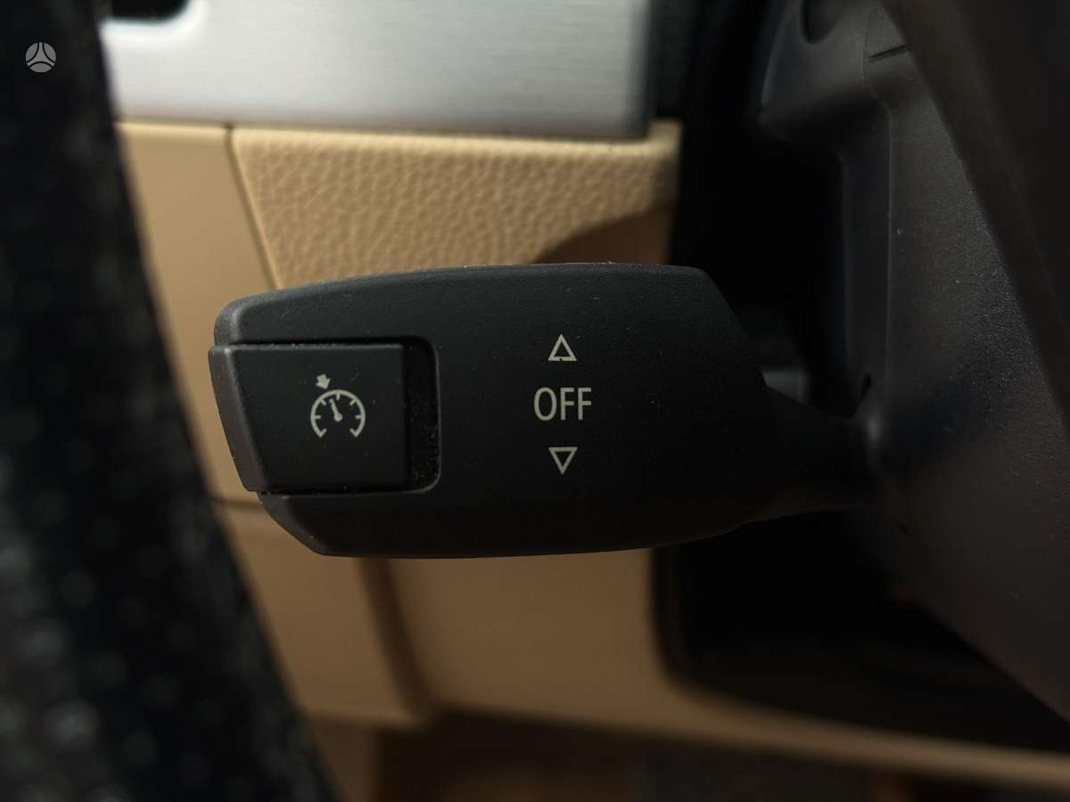 BMW 330 2010 — photo 19