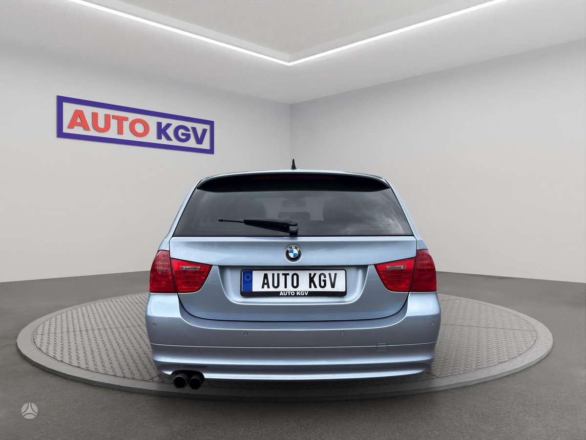 BMW 330 2010 — engine 3000 cm³, 245 HP (180kW)