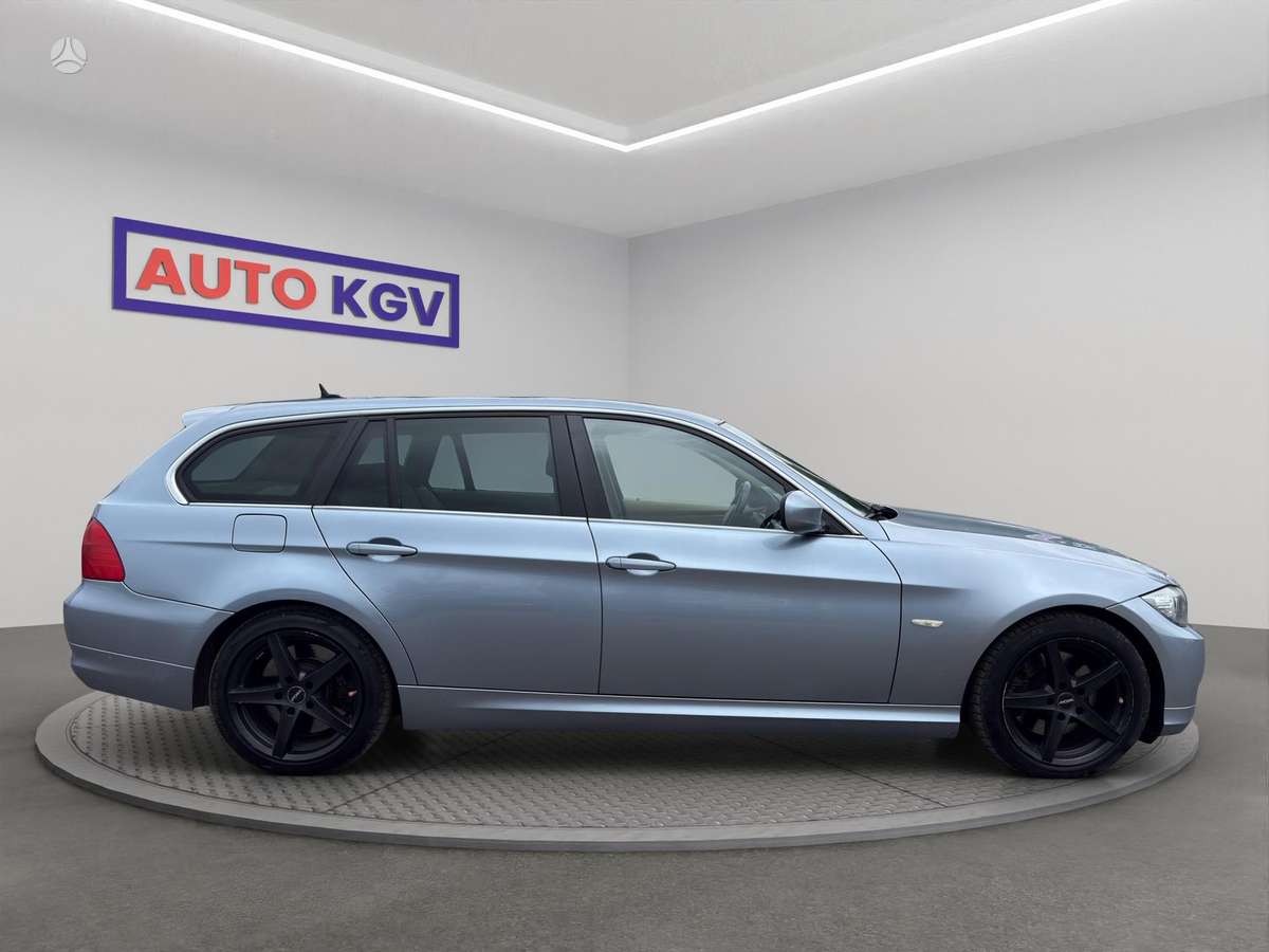 BMW 330 2010 — photo 5