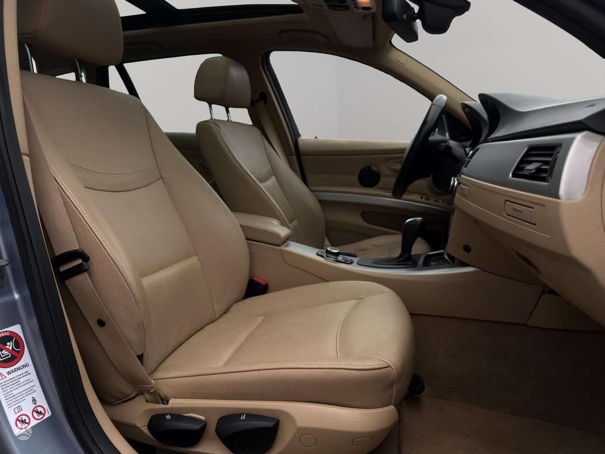 BMW 330 2010 — photo 8