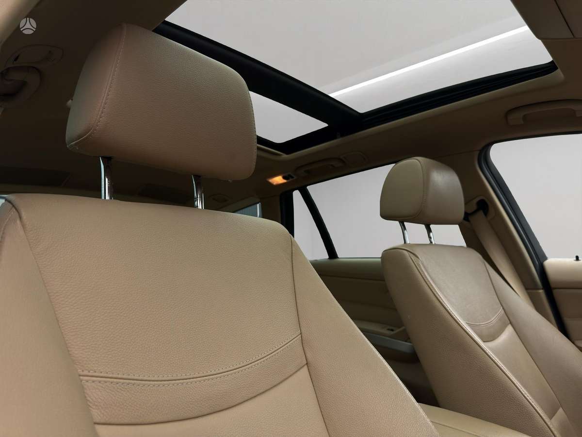 BMW 330 2010 — photo 9