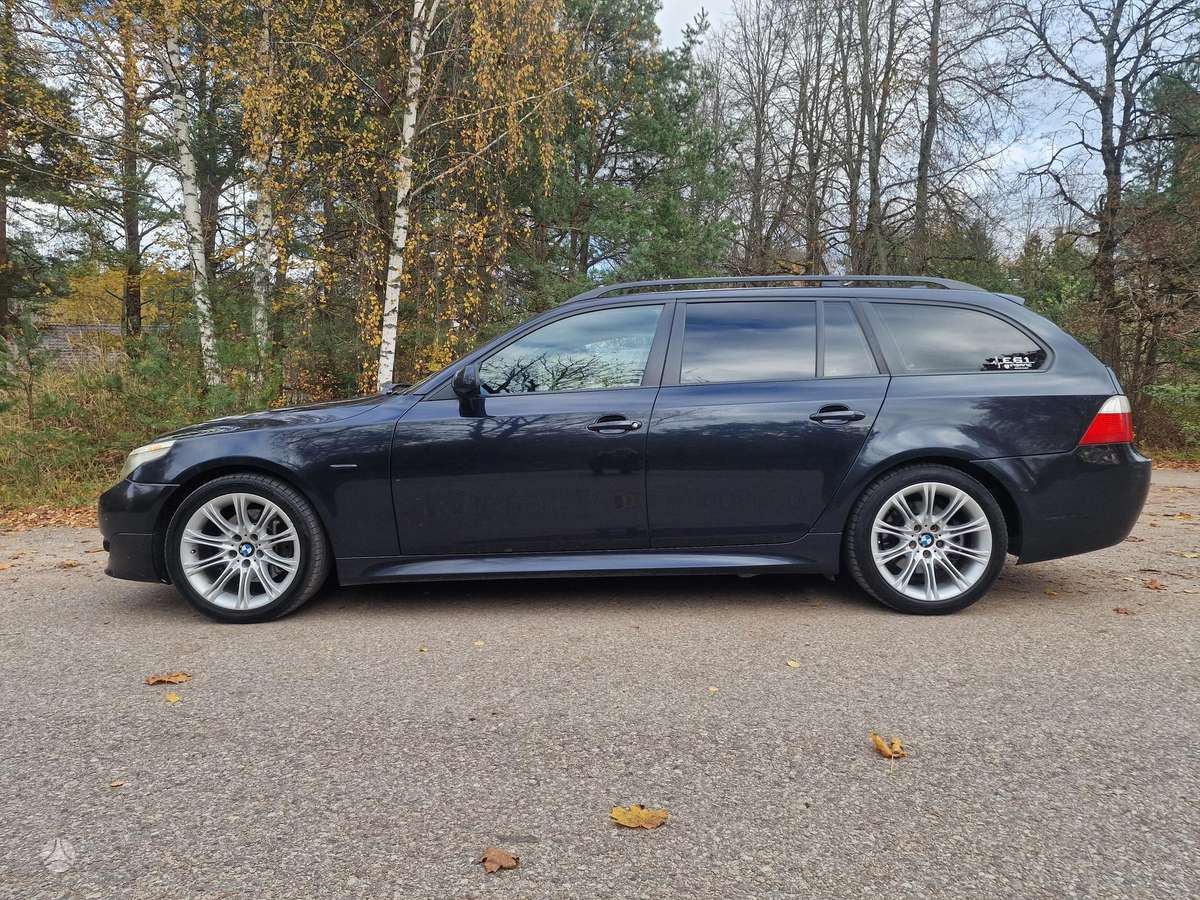 BMW 530 2007 — rear view