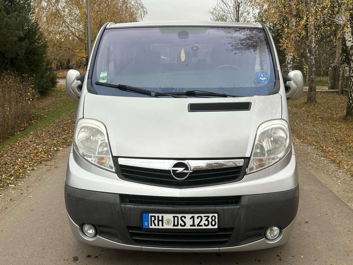 Opel Vivaro 2009 — interior