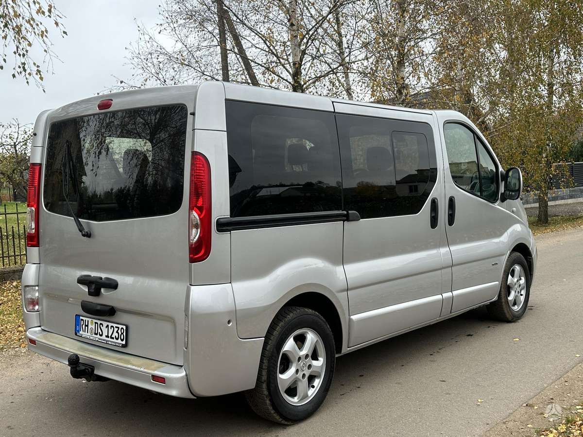 Opel Vivaro 2009 — engine 2500 cm³, 145 HP (107kW)