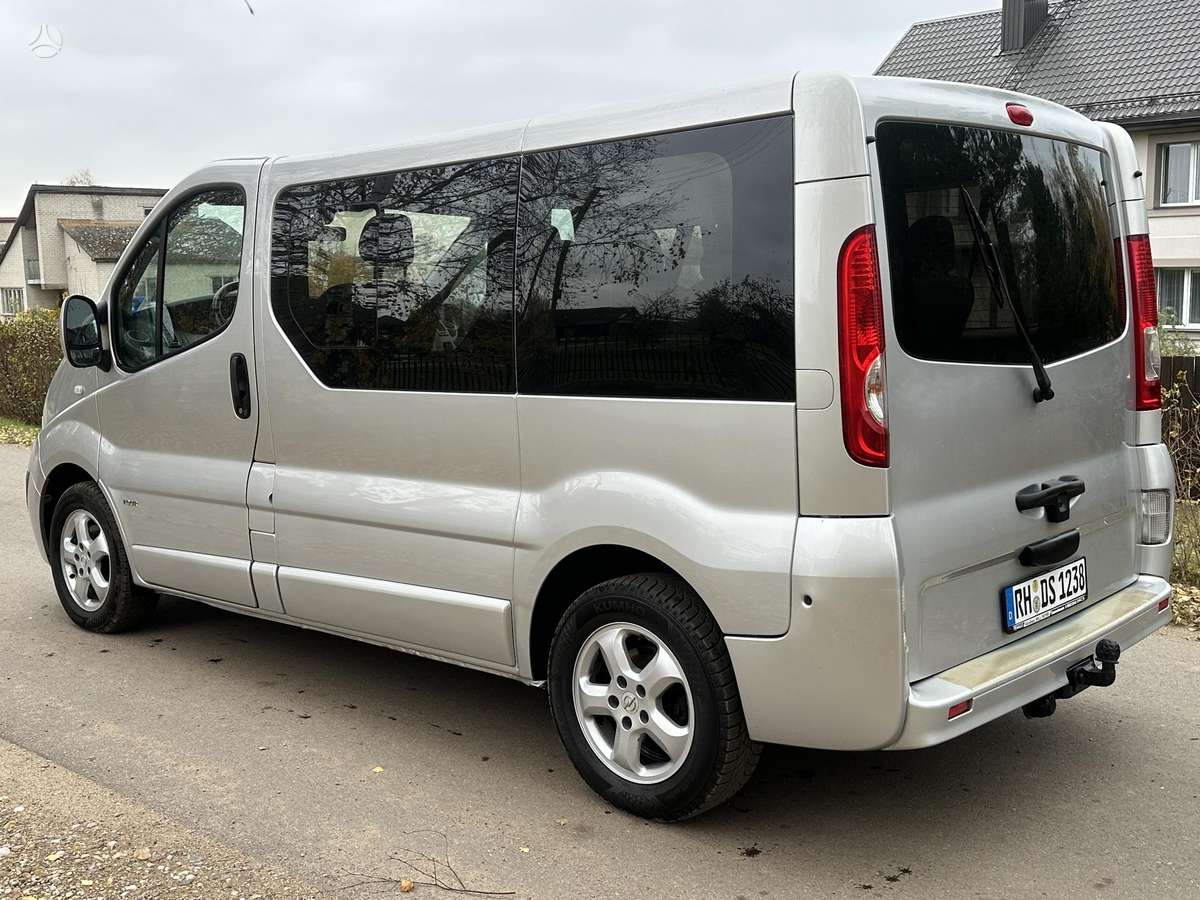 Opel Vivaro 2009 — photo 6