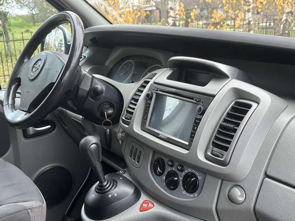 Opel Vivaro 2009 — photo 7
