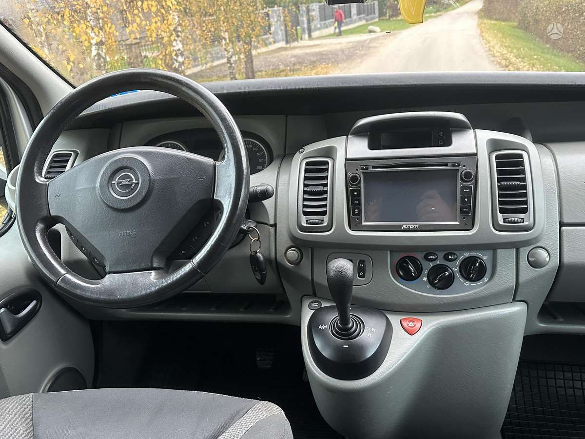Opel Vivaro 2009 — photo 8