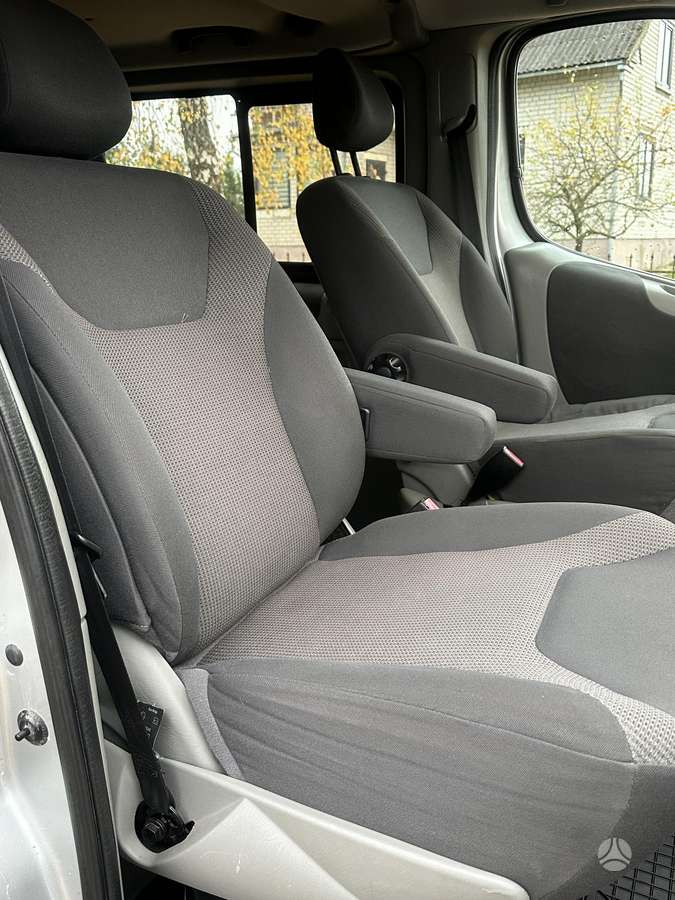 Opel Vivaro 2009 — photo 9