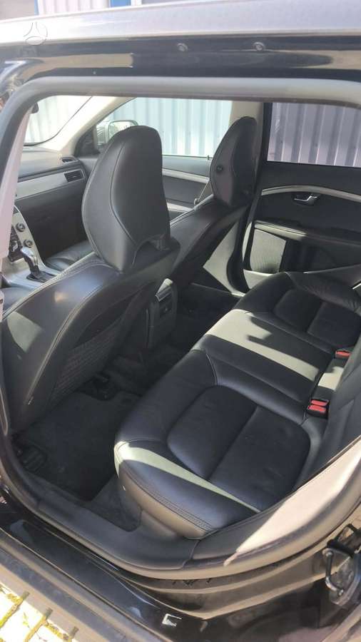 Volvo XC70 2012 — engine 2400 cm³, 215 HP (158kW)