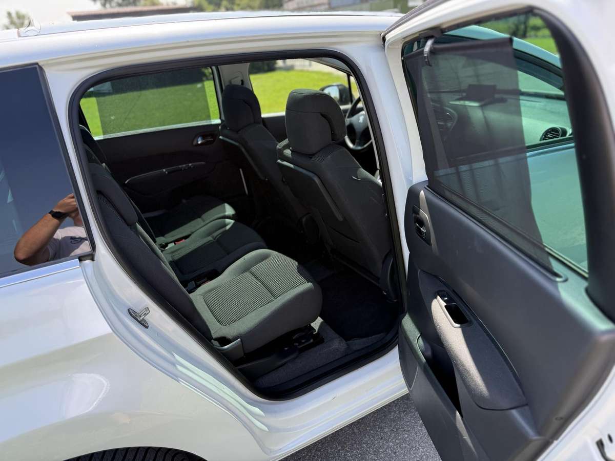 Peugeot 5008 2013 — photo 11